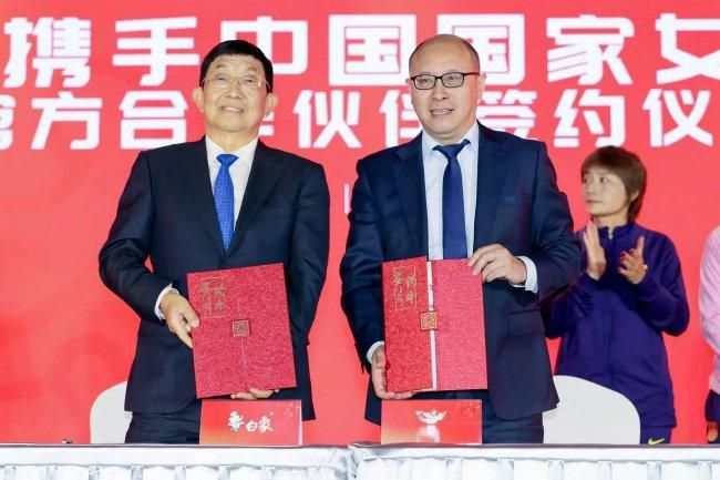 女人被啪到高潮gif无遮挡